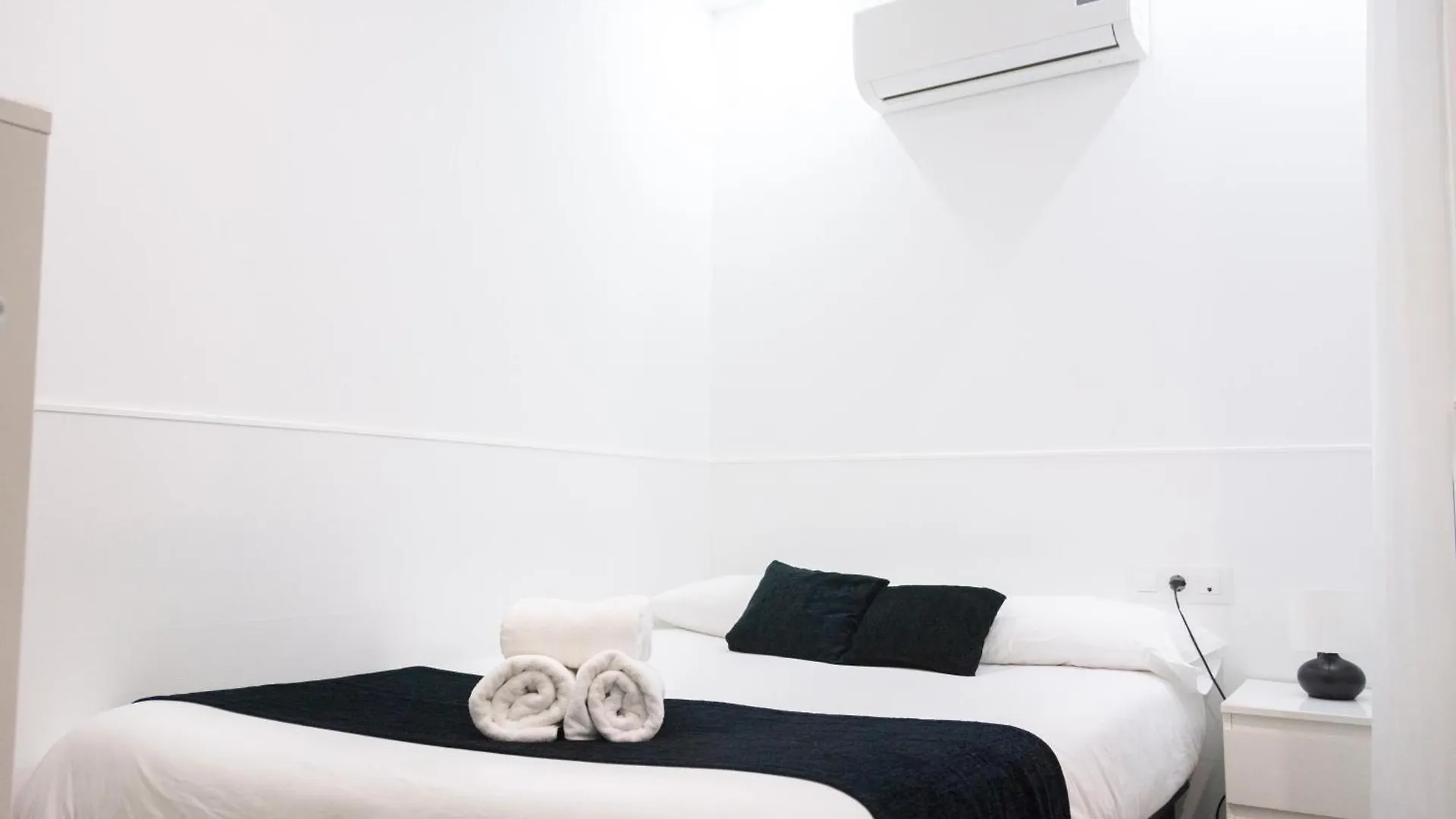 Gasthof Laramond Barcelona Rooms