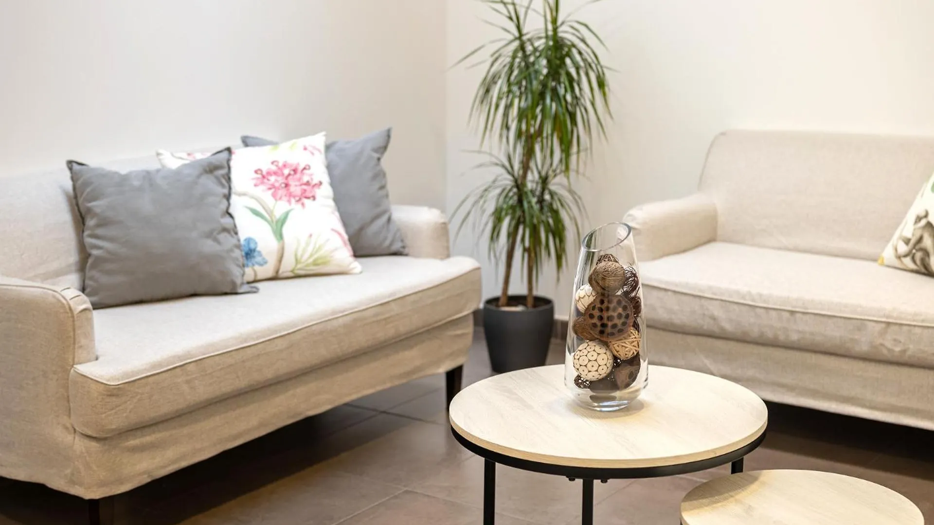 Laramond Barcelona Rooms Spanien