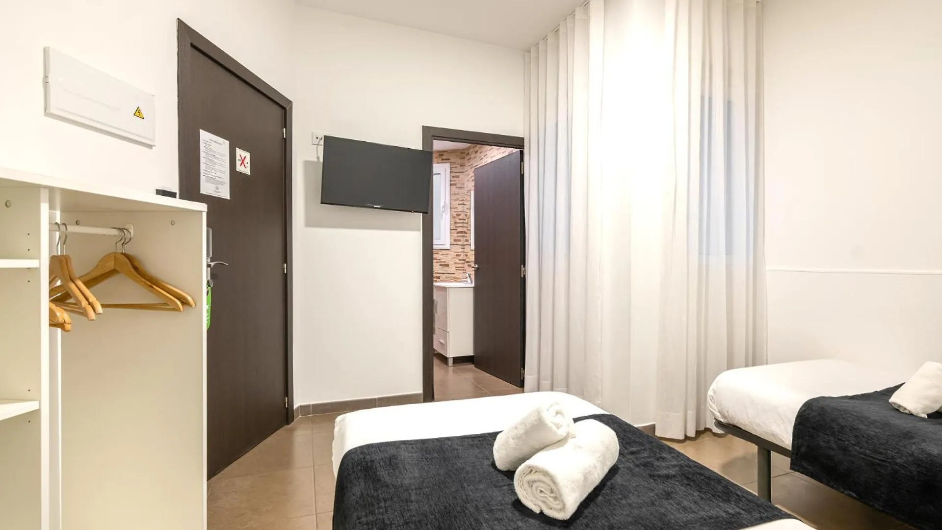 Laramond Barcelona Rooms