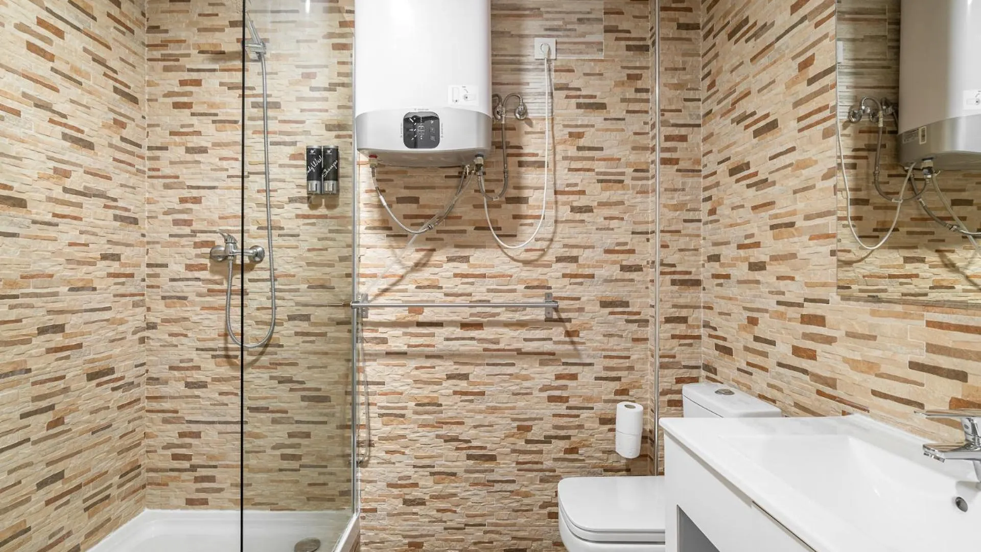 Gasthof Laramond Barcelona Rooms