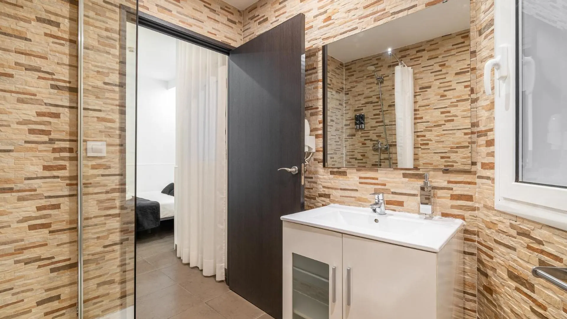 Laramond Barcelona Rooms Spain