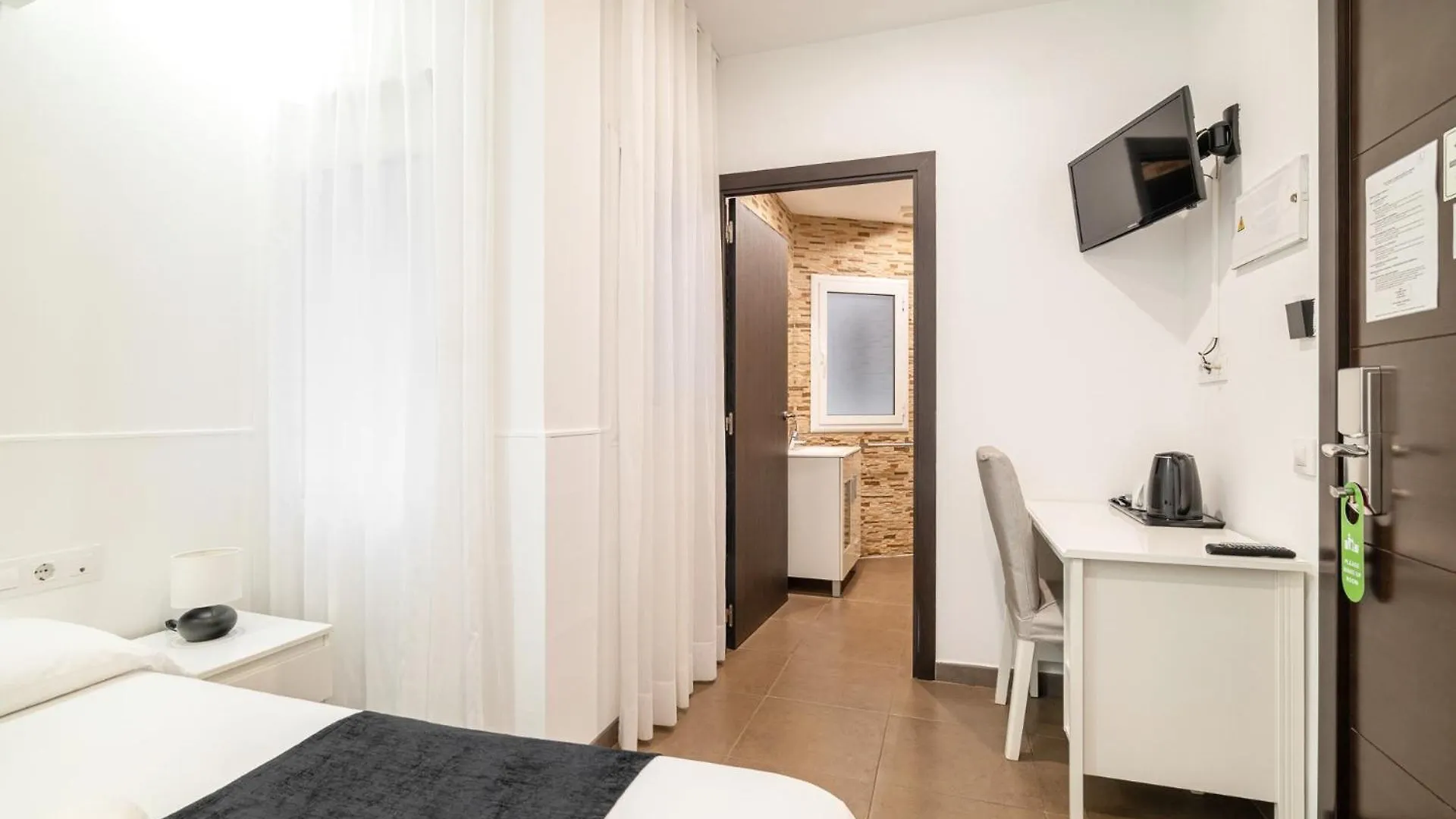 Laramond Barcelona Rooms