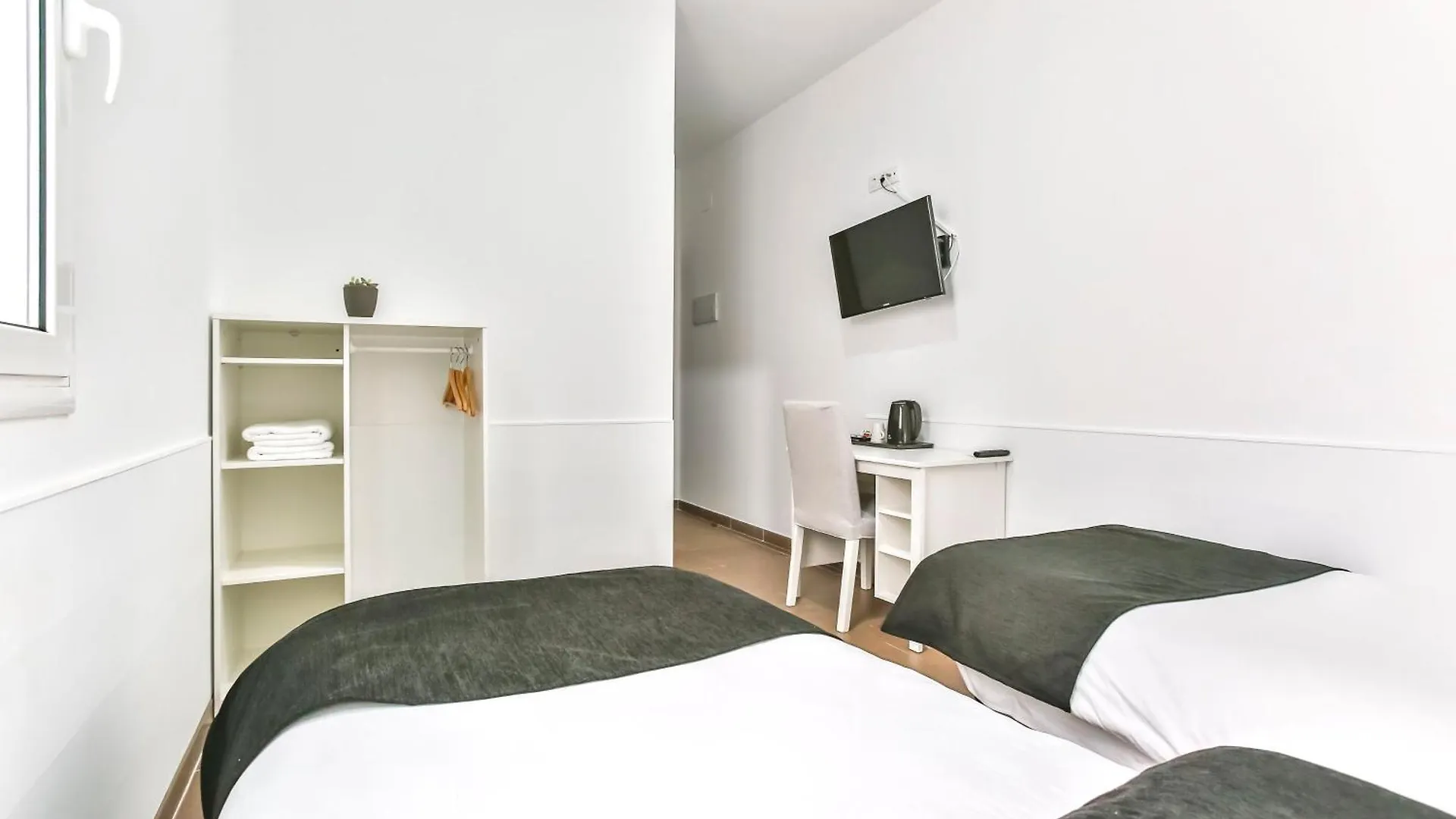 Laramond Barcelona Rooms