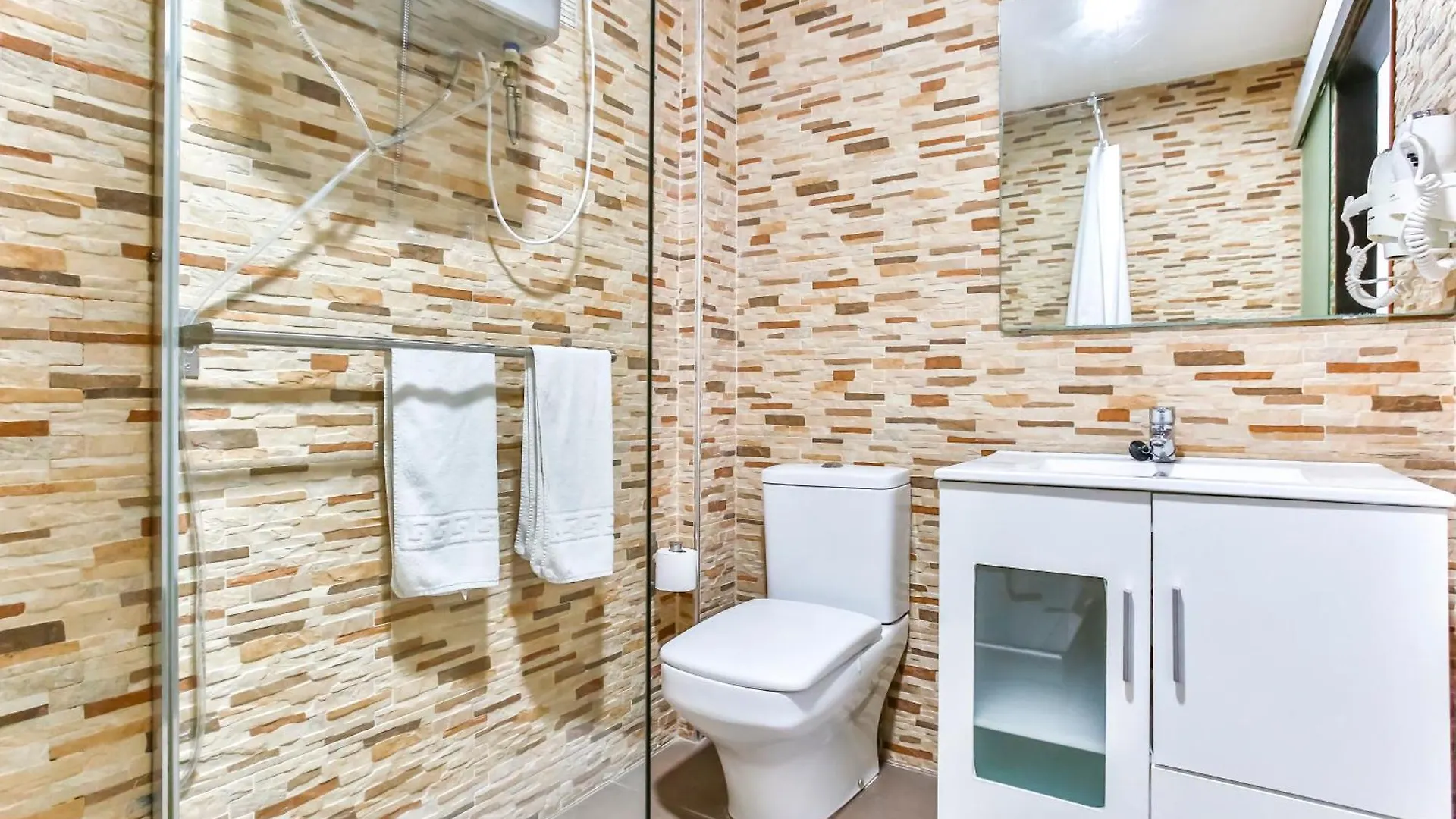 Laramond Barcelona Rooms