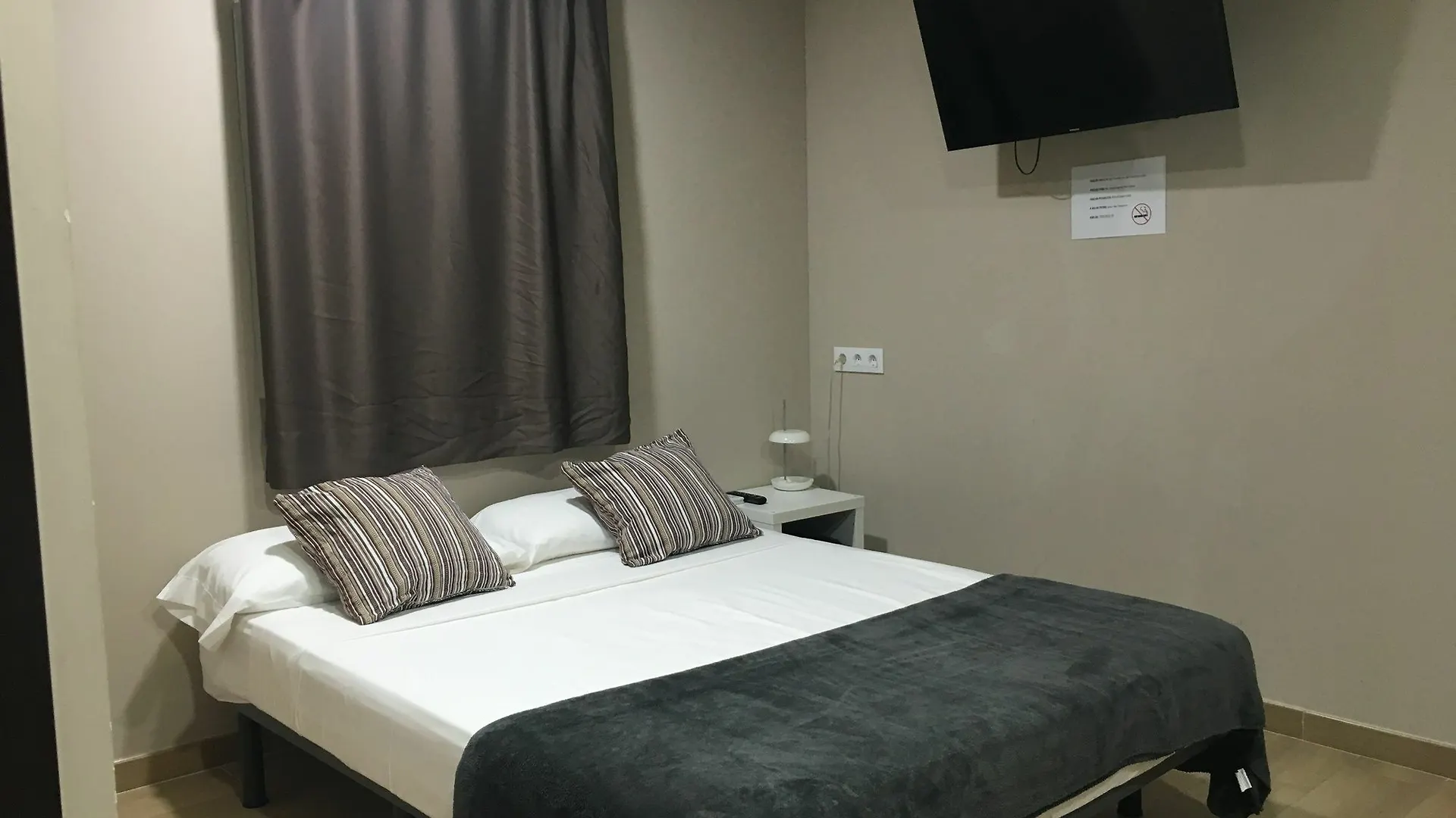 Gasthof Laramond Barcelona Rooms