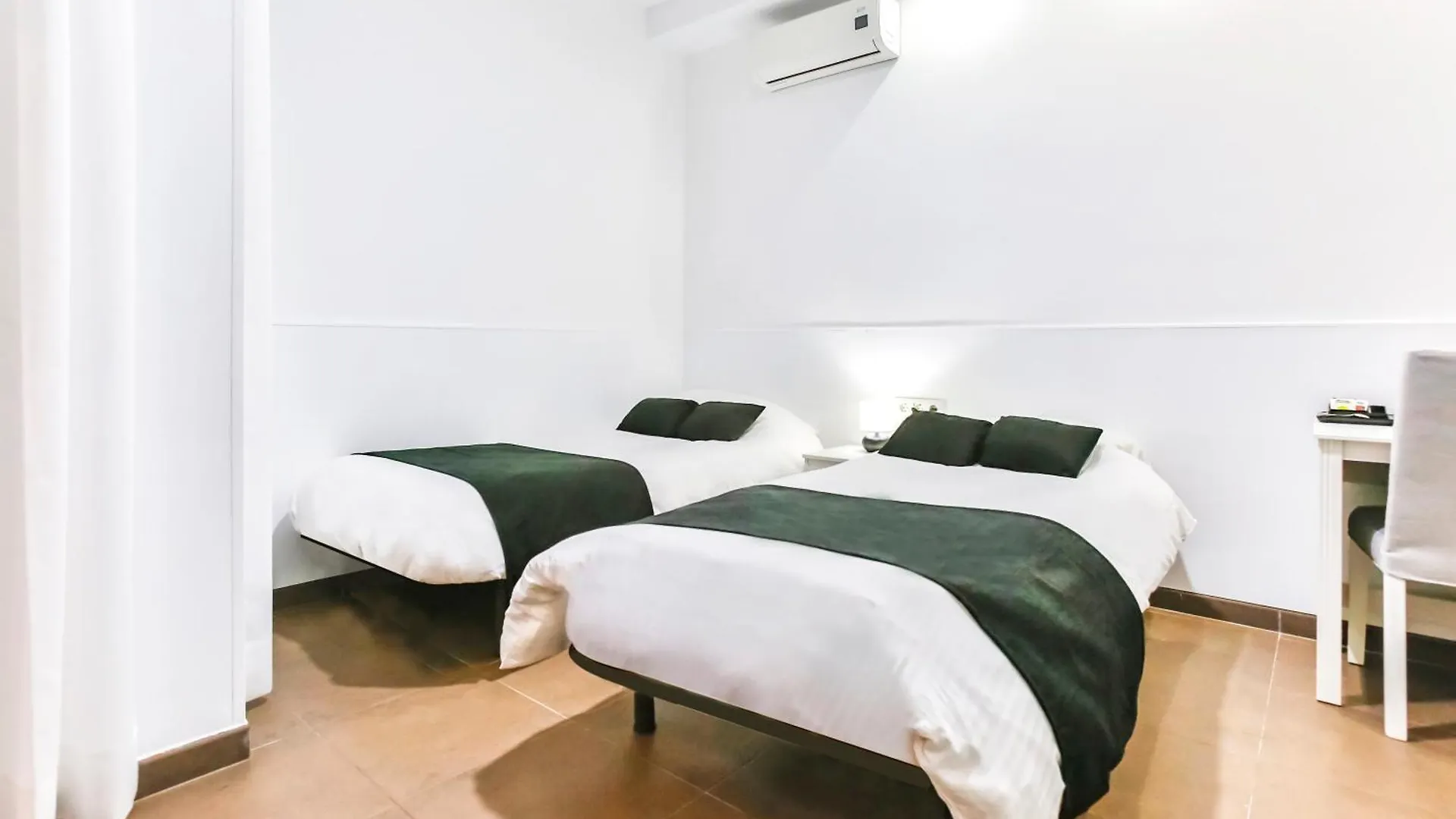 Penzion Laramond Barcelona Rooms