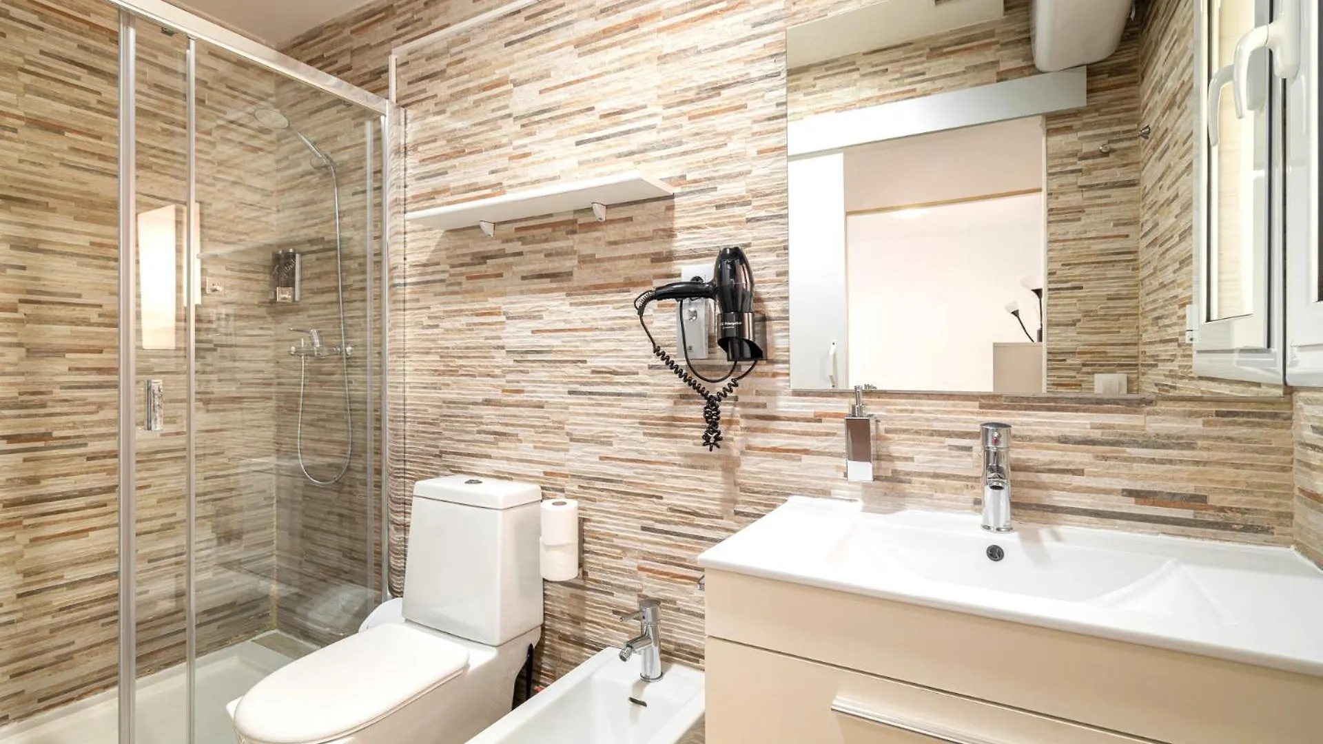 Penzion Laramond Barcelona Rooms
