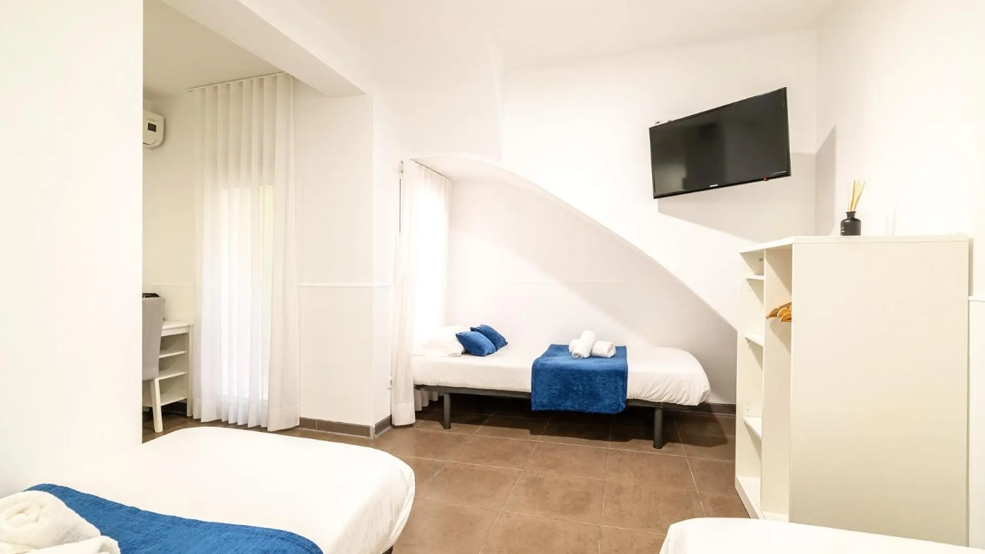 Penzion Laramond Barcelona Rooms