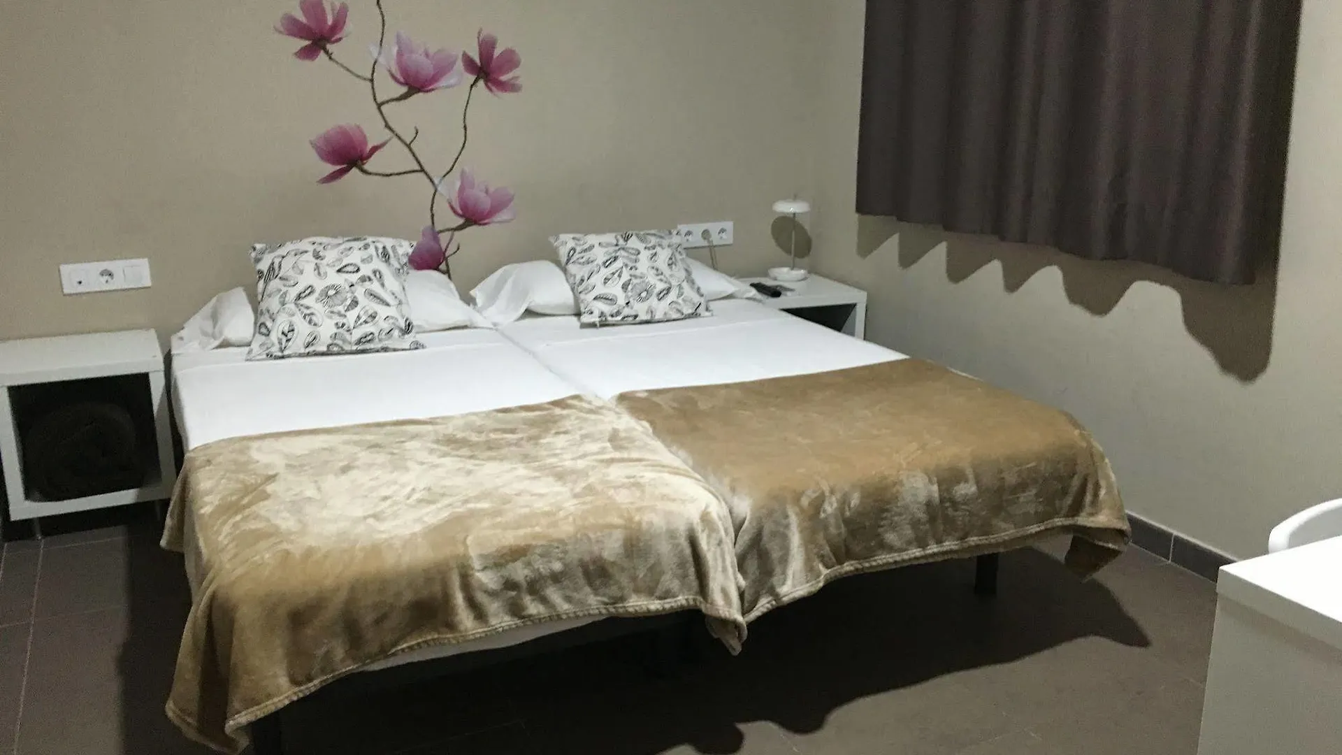 Laramond Barcelona Rooms 3*,