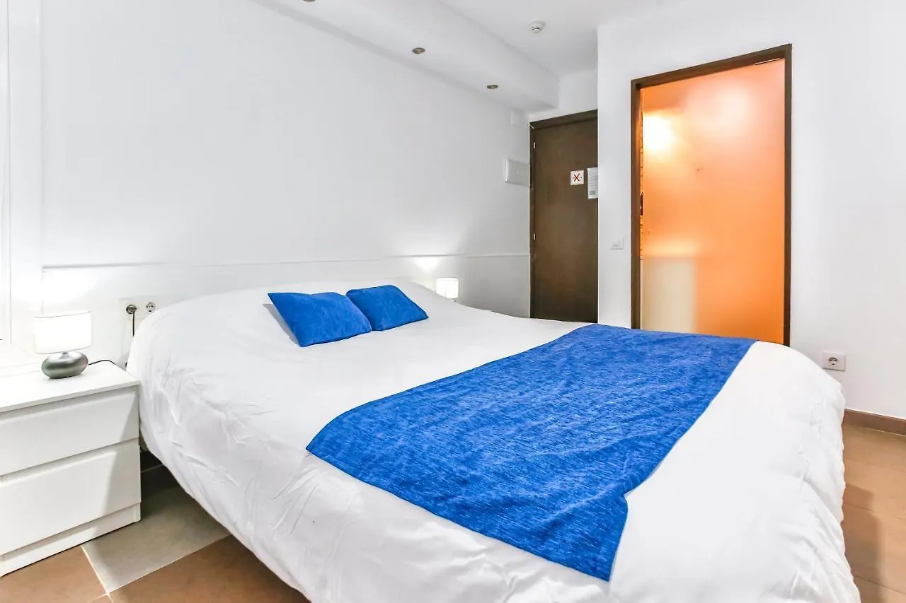 Laramond Barcelona Rooms ゲストハウス